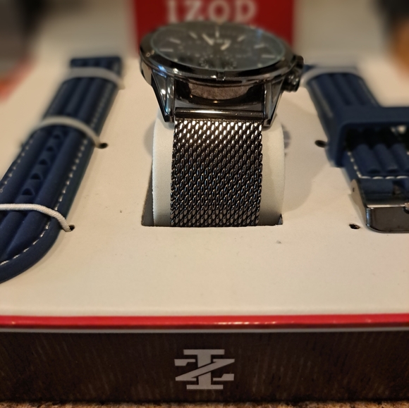 IZOD AUTHENTIC WRIST WATCH - Picture 2 of 8